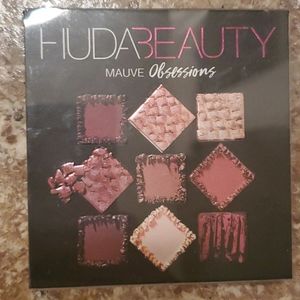 NeWT HudaBeauty Mauve Obsessions eyeshadow pallet